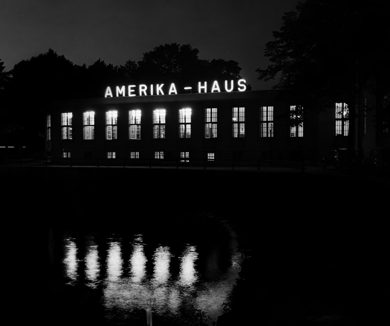 Amerika Haus Book