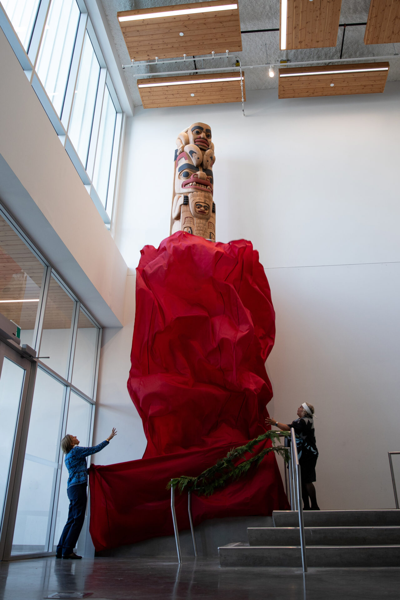 Totem Pole Unveil 073 ECU 2023 09 28